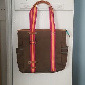 🏖 GAP canvas tote with leather handles and trim.